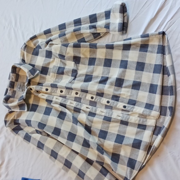 Button up plaid fleece - Picture 2 of 7